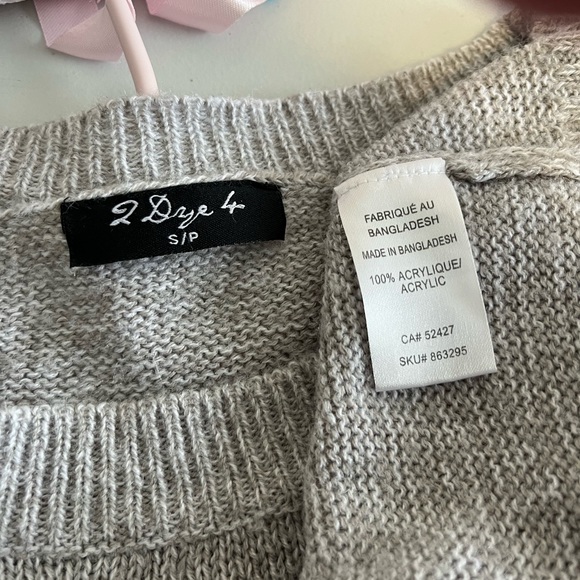 Ladies 2 dye 4 sweater, - Picture 3 of 3